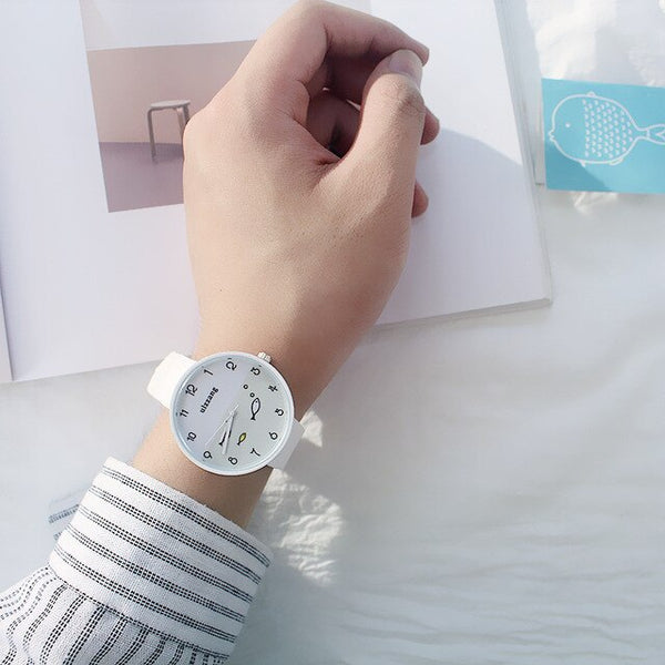 8SEASONS Silicone Multicolor Cute Swim Fish Quartz Wrist Watches Sea Round Plate Watch Trendy Simple Women Jewelry, 1 Piece